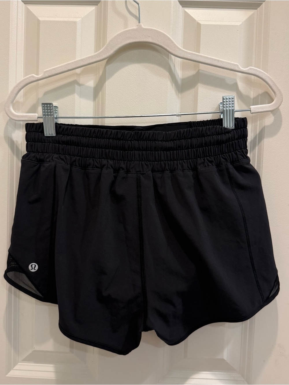 Lululemon Hotty Hot High-Rise Lined Short 2.5" Black Size 4 - Picture 2 of 3